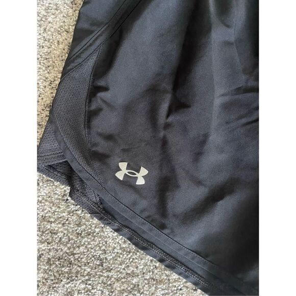 ❤️Under Armour Lined Athletic Shorts❤️ - Picture 2 of 7